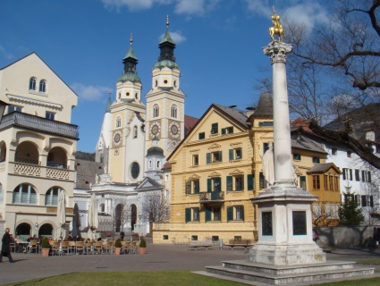 Domplatz von Brixen. Bildquelle: Tiroler Fremdenführer Alexander Ehrlich