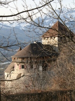 Schloß Vaduz. Bildquelle: Wikimedia Commons, Autor: Friedrich Böhringer, Bildlizenz: Creative Commons