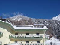 ein Hotel in den Südtiroler Bergen